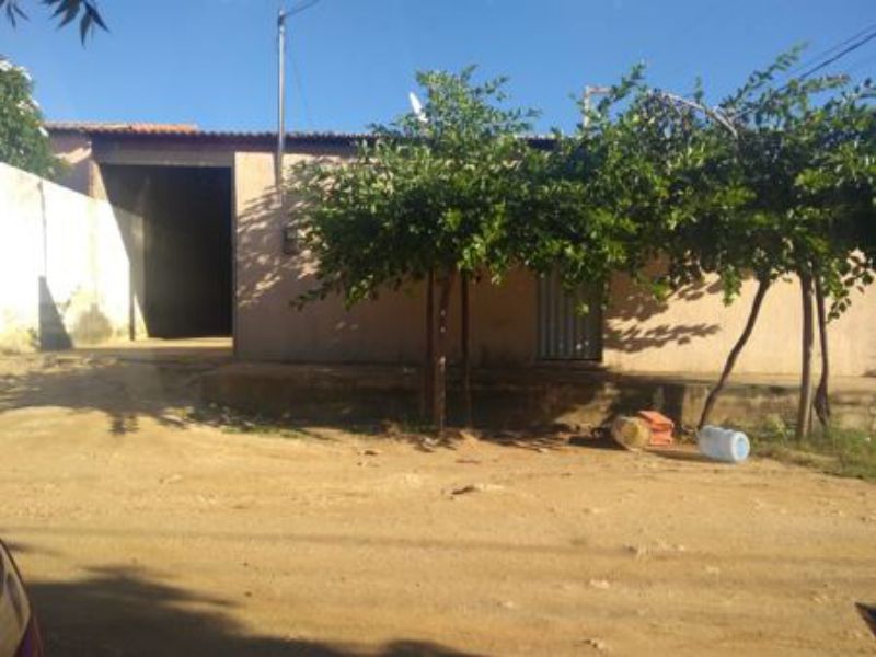 73600 - Casa, Residencial, 2 dormitório(s), 1 vaga(s) de garagem